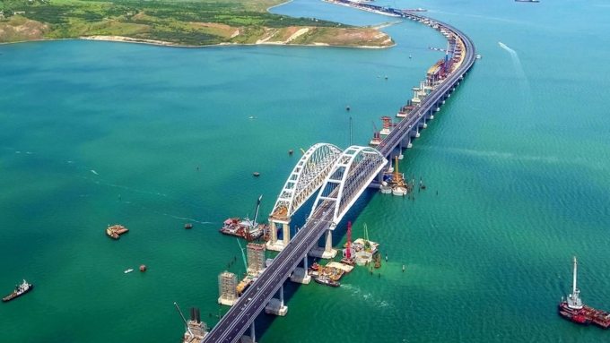 Самые глубокие сваи Крымского моста погружены до 105-метровой глубины / Фото: topcor.ru