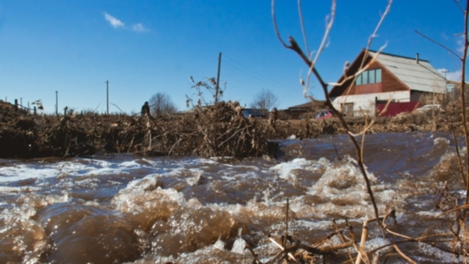 Местным жителям рекомендуют быть готовыми к том, что поднимется вода / Фото: izvestiy-kamen.ru