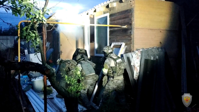 Ответным огнем двух находившихся в доме человек уничтожили / Фото: nac.gov.ru