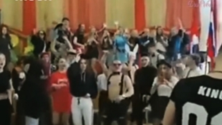 Девушки нарядились в вызывающие костюмы полицейских, а парни – в зайчиков / Фото: кадр из видео