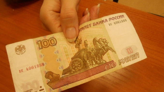 По данным ЦБ, доля сторублевок в общем количестве банкнот составляет 19% / Фото: cs10.pikabu.ru