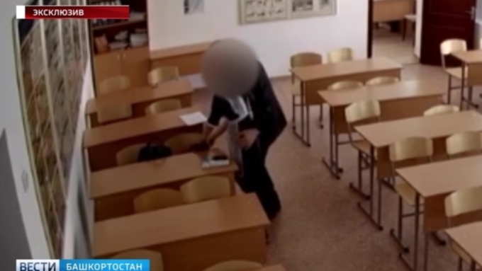 Учитель пристает к школьнице, прижимается к ней, поднимает ее на руки и кружит / Фото: mkset.ru