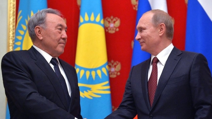 Путин поблагодарил Назарбаева за врученную награду / Фото: kz.mir24.tv