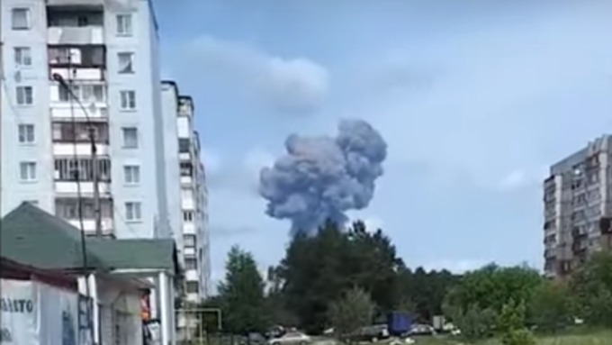 Три взрыва прогремели в цехе по производству тротила завода "Кристалл" / Фото: скриншот из видео