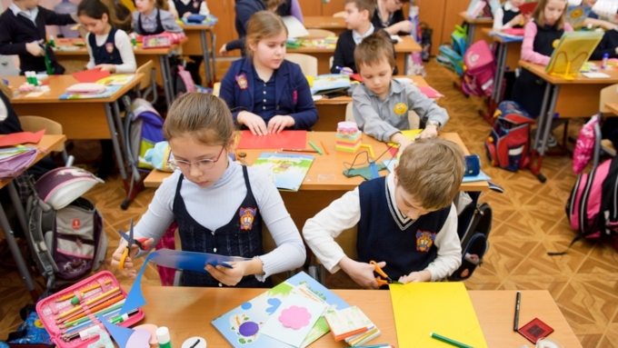 Родителям проблематично доставить двоих детей в разные школы / Фото: agt-holding.ru
