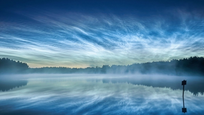 Наблюдать серебристые облака можно лишь в летние месяцы в Северном полушарии / Фото: yandex.com.tr
