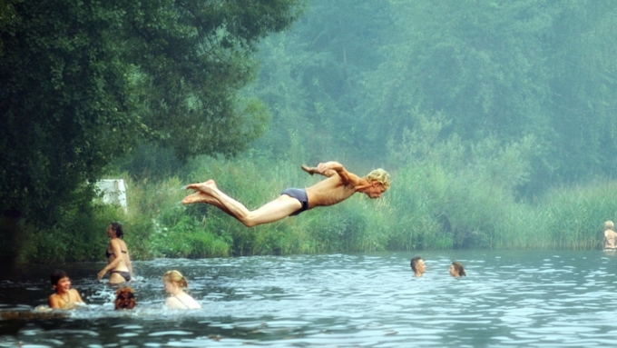 В незнакомых местах лучше не купаться и не нырять / Фото: rasfokus.ru