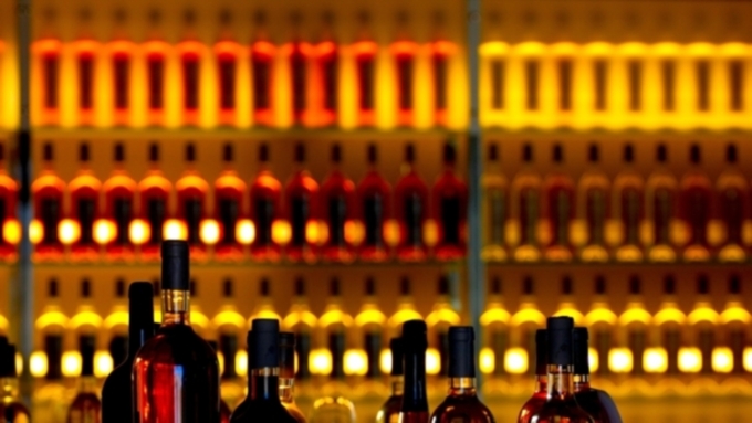 Законопроект предполагает запрет на торговлю алкоголем и табачной продукцией вне спецмагазинов / Фото: newkuban.ru