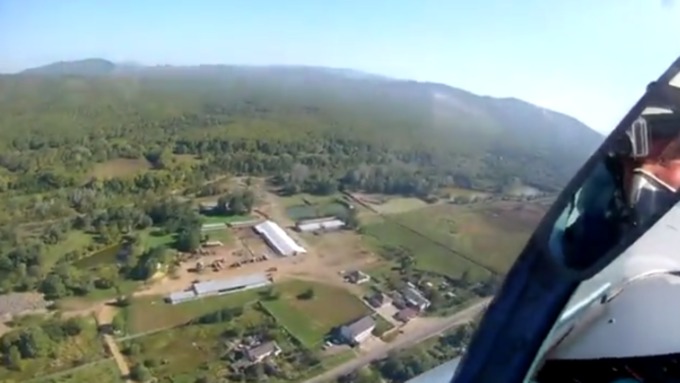 Летчики отработали элементы сложного пилотажа / Фото: кадр из видео