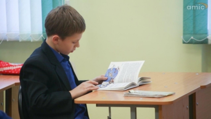 Принимаются заявки от родителей учеников, которые пойдут в 1-8 классы / Фото: Екатерина Смолихина / Amic.ru