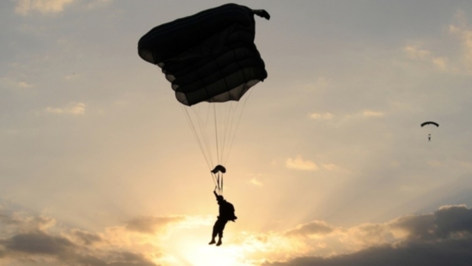 Прыжок с парашютом / Фото: pixabay.com