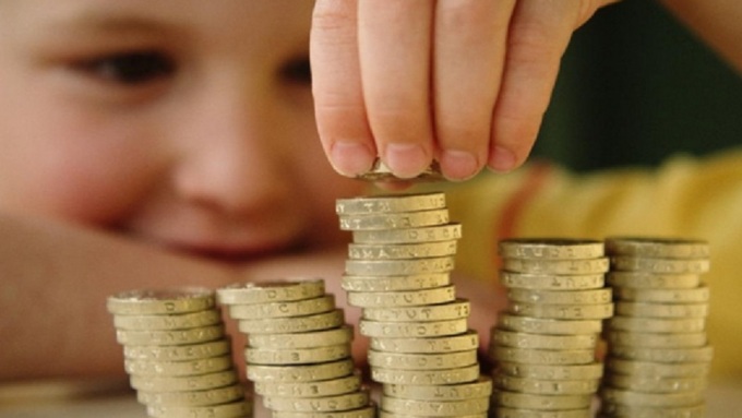 Ребенок с деньгами / Фото: http://vorle.ru
