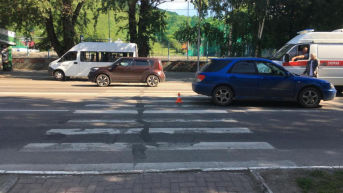 Водитель Subaru Impreza сбил женщину, переходящую дорогу по нерегулируемому пешеходному переходу / Фото: МВД по Республике Алтай