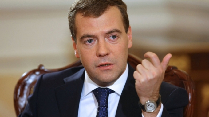 Медведев обратился к нефтяным компаниям с просьбой не играть с ценами / Фото: dev.islamnews.ru