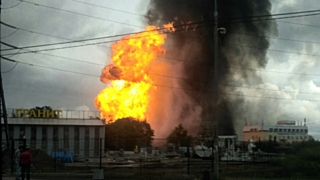 Очевидцы сообщают, что высота пламени на горящей ТЭЦ может достигать 200 метров / Фото: rg.ru