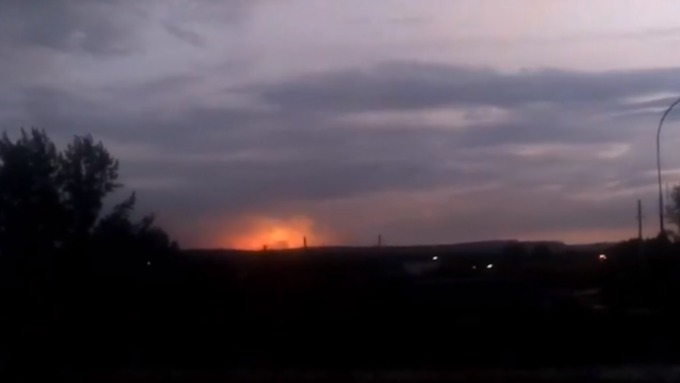 О причинах взрывов боеприпасов под Ачинском пока известно мало / Фото: кадр из видео
