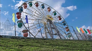 Колесо обозрения в парке "Барнаульская крепость", где собираются возвести здание / Фото: Amic.ru