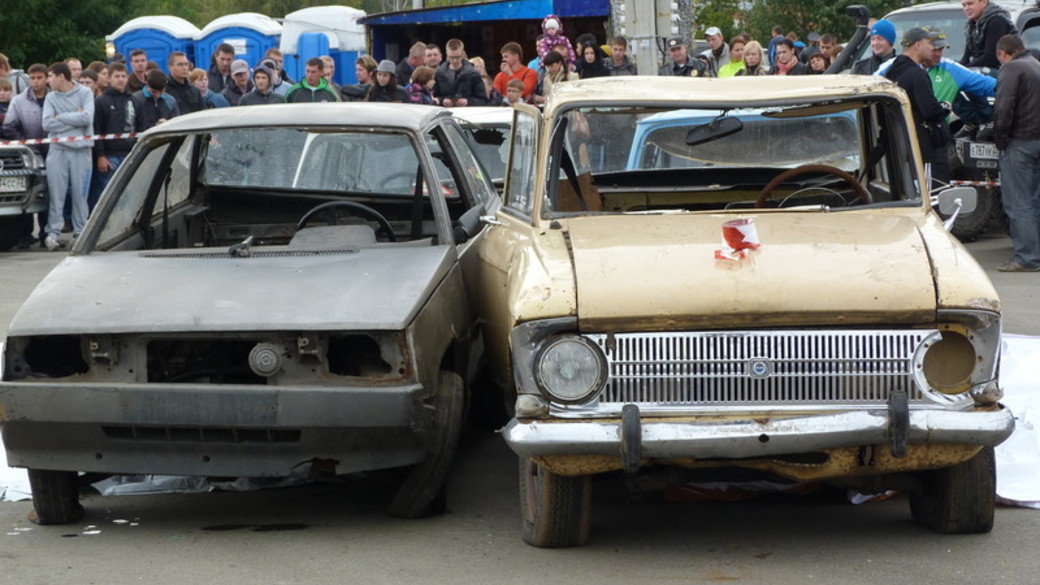 В россии запретят старые. Старые автомобили запретят в России. Старые машины на которых ездят в России. Запрет на эксплуатацию старых автомобилей. В каких странах ездят на старых автомобилях.