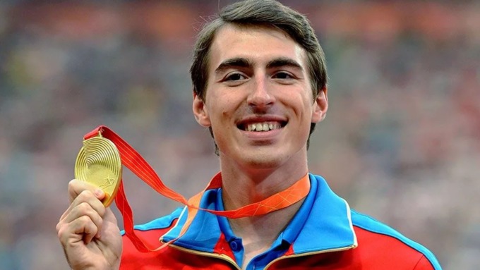 Шубенков в 2015 году выиграл чемпионат мира в беге на 110 метров с барьерами / Фото: ren.tv