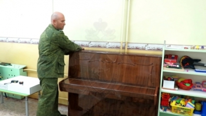 Фортепиано упало на девочку, ее увезли в больницу с травмой груди / Фото: kostroma.sledcom.ru