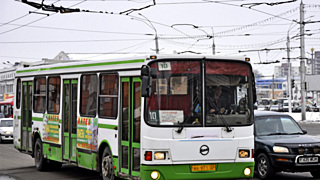 На маршруте № 10 вместо 16 автобусов на линию якобы выходят от четырех до шести / Фото: busphoto.ru