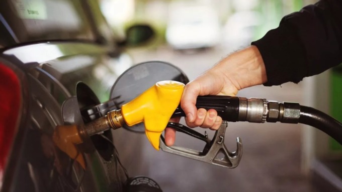 В среднем по России на зарплату можно купить 926 литров бензина / Фото: gannett-cdn.com