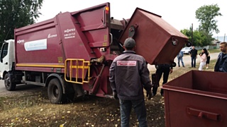 Вывоз мусора в алтайском селе / Фото: Александра Черданцева / Amic.ru