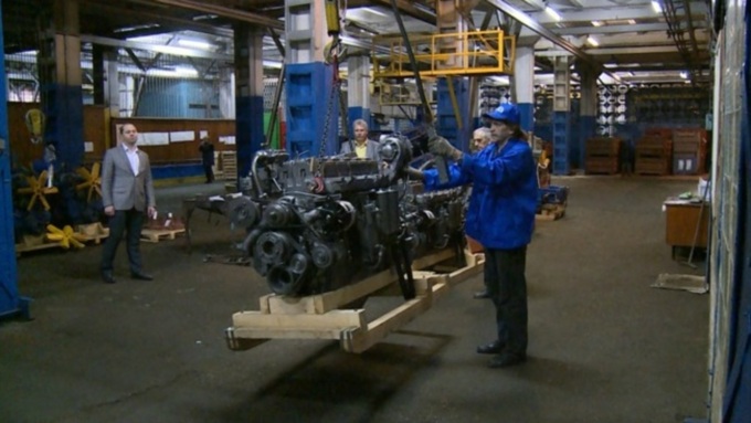 Зарплату работникам Алтайского моторного завода не платили два месяца / Фото: vesti22.tv