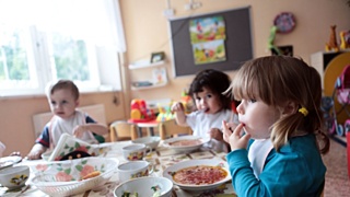 Детям не хватает на еду в детсадах Барнаула / Фото: Ryazanovskoe.ru