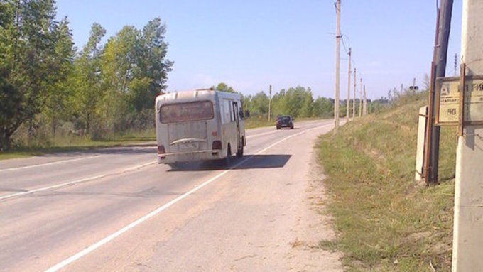 Автобус маршрута № 40 игнорирует остановку в Барнауле / Фото: Александр Чупраков