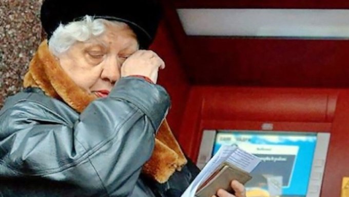 Пенсионерка, как выяснилось, должна коллекторам 18 тысяч рублей / Фото: yandex.ua