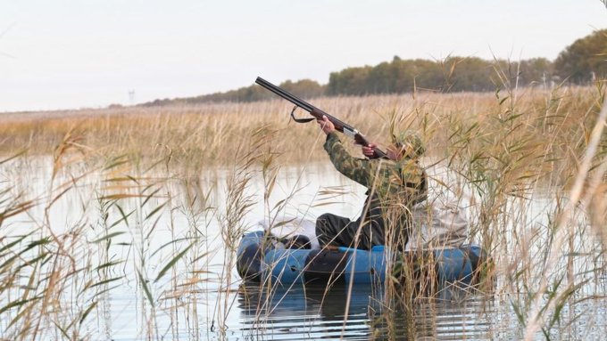 Депутат сидел в лодке и стрелял уток / Фото: Yandex.ru