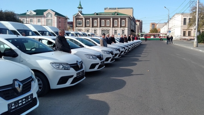 Вручение автомобилей / Фото: amic.ru