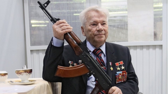 Михаил Калашников / Фото: из архива amic.ru