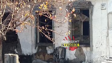 Названа причина пожара в Рубцовске, в котором погиб человек