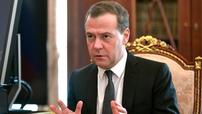 Медведев обеспокоен тем, что люди не получают поддержку / Фото: Sm-news.ru