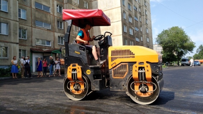 Ремонт дворов / Фото: Александра Черданцева / amic.ru