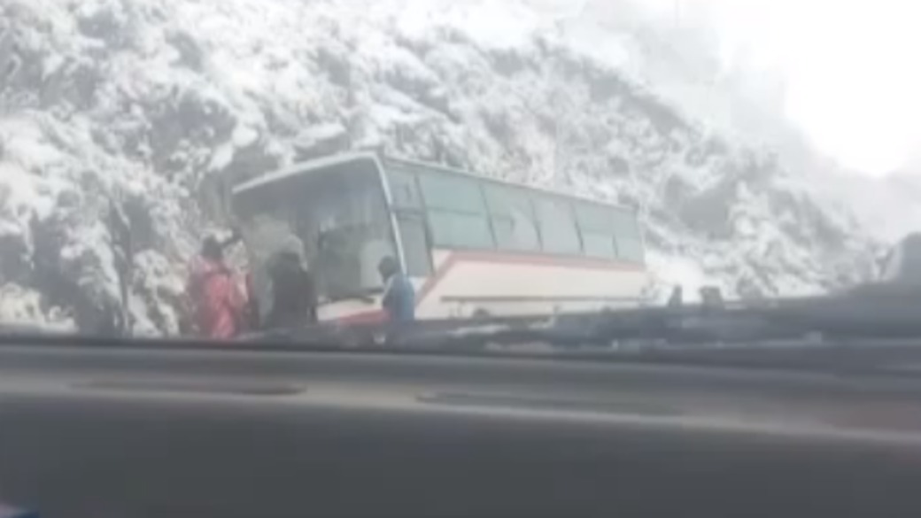 Утонул автобус барнаул. Автобус врезался в грузовик на Алтае. Авария на трассе Бийск Барнаул автобус и грузовик осень 2019. ДТП С участием автобуса в Горном Алтае.