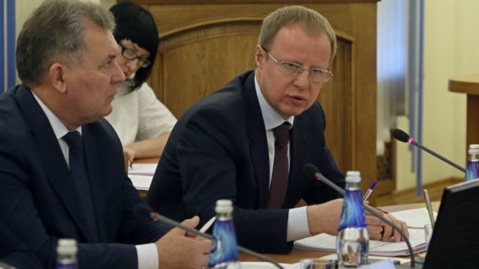 Губернатор Виктор Томенко (на фото справа) / Фото: Антон Федотов, altairegion22.ru