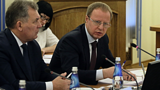 Губернатор Виктор Томенко (на фото справа) / Фото: Антон Федотов, altairegion22.ru