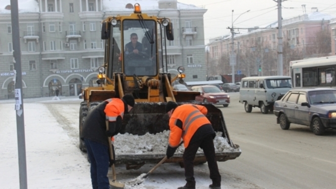 Фото: уборка снега / мэрия Барнаула