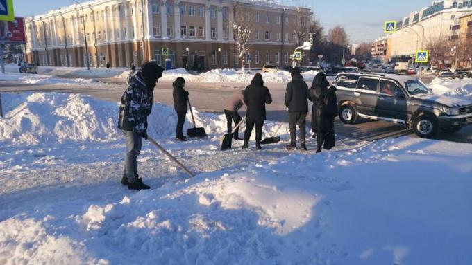 Уборка снега / Фото: пресс-служба администрации города