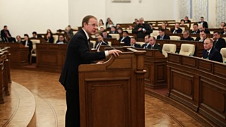 Виктор Томенко на сессии АКЗС / Фото: Екатерина Смолихина / amic.ru