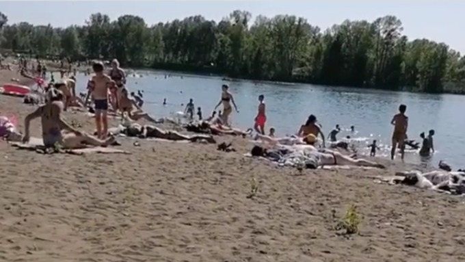 Один из пляжей Бийска / Фото: скриншот из видео