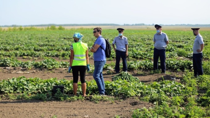 Репортаж из женской колонии, где сажают огурцы и ходят в отпуск