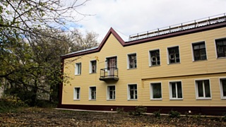 Дом по ул. 1-й Западной, 47а, в Барнауле во время капремонта / Фото: Екатерина Смолихина / amic.ru