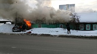Пожар в доме на ул. Ядринцева / Фото: Вячеслав Кондаков / amic.ru
