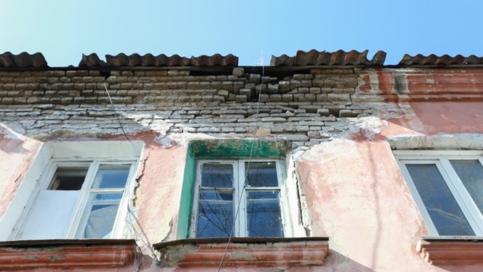 Аварийный дом в Барнауле / Фото: amic.ru