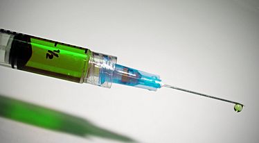 Обязательную вакцинацию от коронавируса ввели в Москве