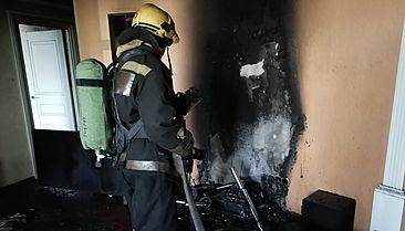 Пожарные спасли четверых человек при пожаре в барнаульской многоэтажке